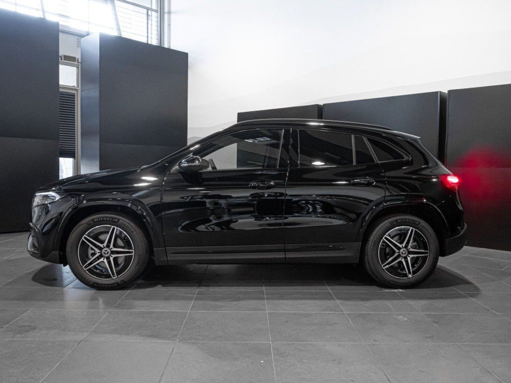 Mercedes-Benz EQA nuova a Macerata (5)