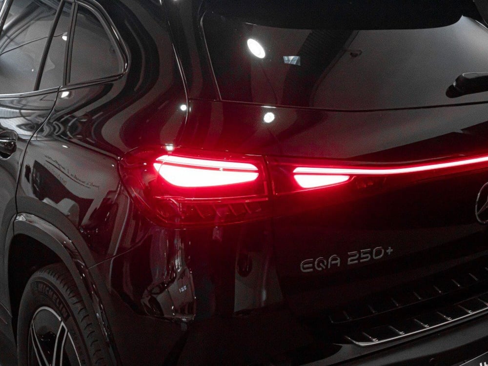 Mercedes-Benz EQA nuova a Macerata (6)