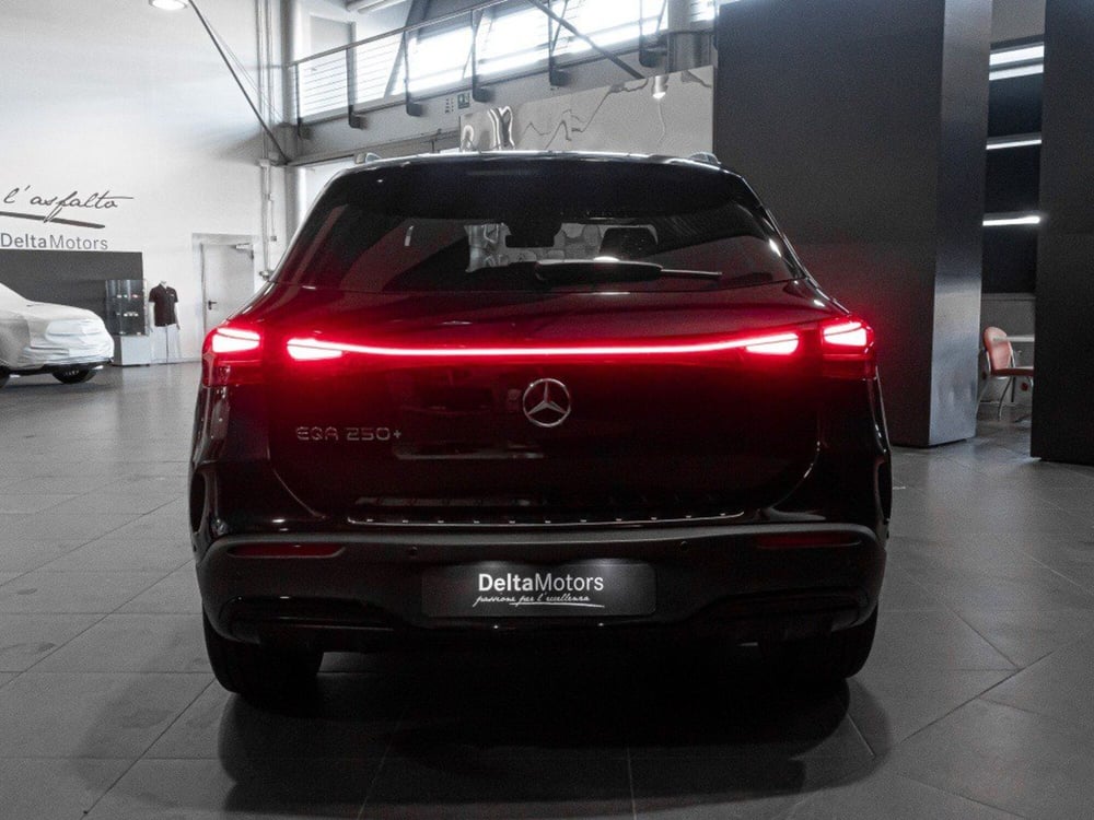 Mercedes-Benz EQA nuova a Macerata (7)