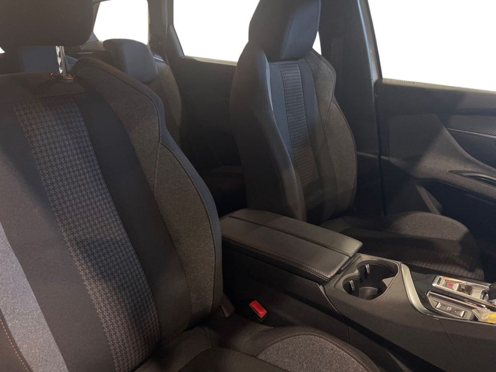 Peugeot 5008 usata a Salerno (16)
