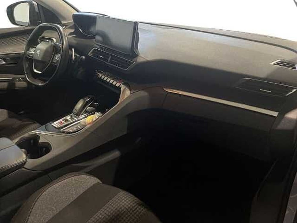 Peugeot 5008 usata a Salerno (15)