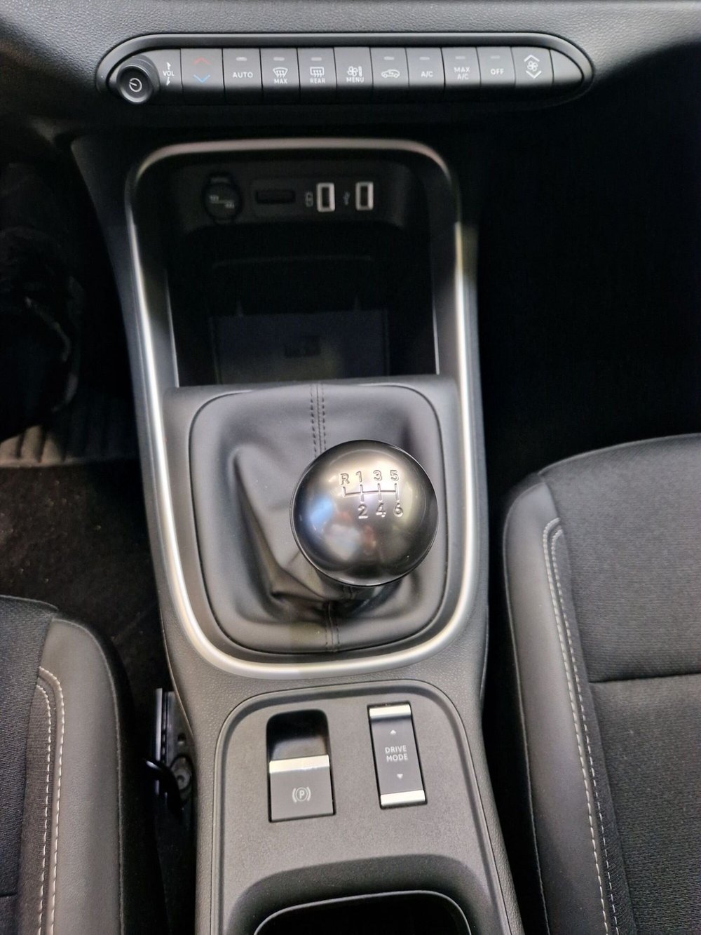 Jeep Avenger usata a Varese (17)
