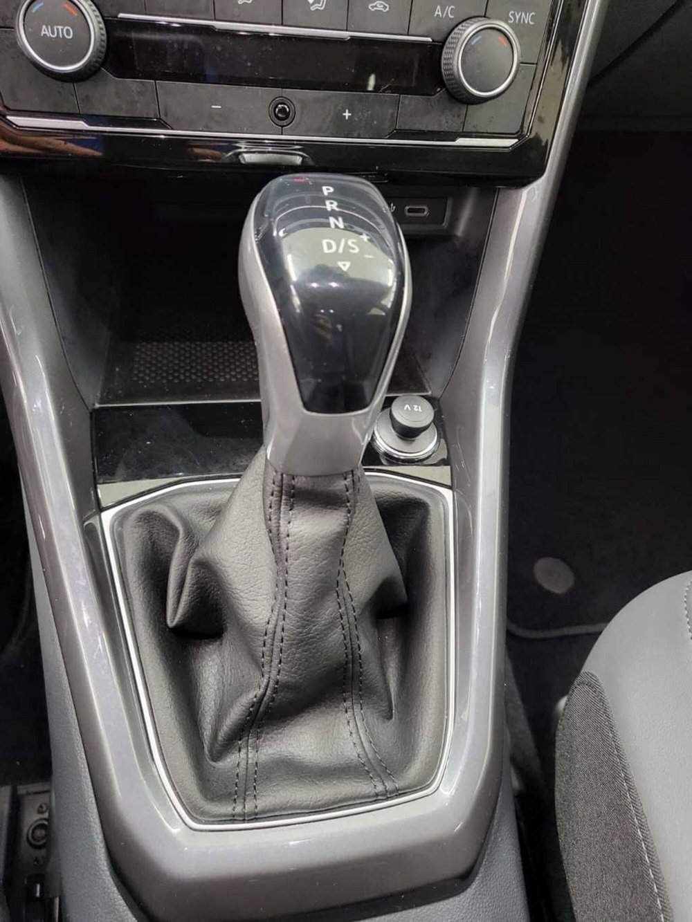 Volkswagen T-Cross usata a Catanzaro (16)