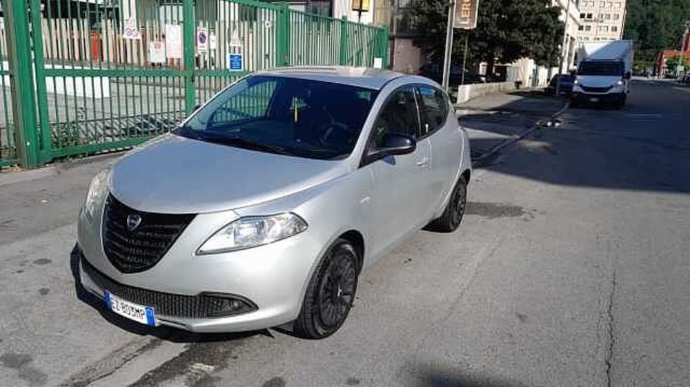 Lancia Ypsilon usata a Genova
