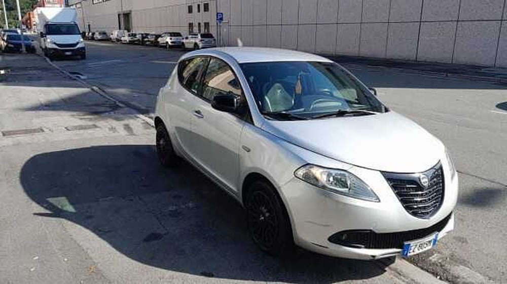 Lancia Ypsilon usata a Genova (3)