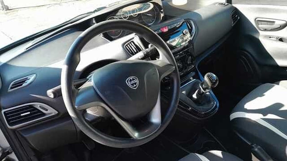 Lancia Ypsilon usata a Genova (4)