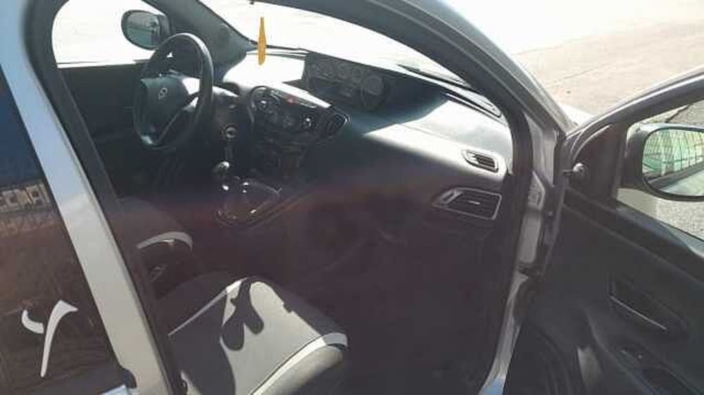Lancia Ypsilon usata a Genova (5)