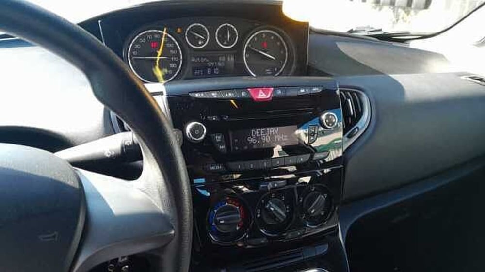 Lancia Ypsilon usata a Genova (8)