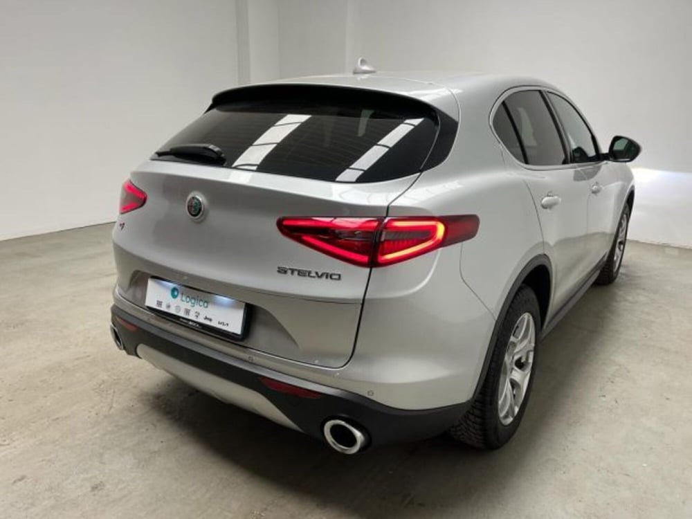 Alfa Romeo Stelvio usata a Biella (9)