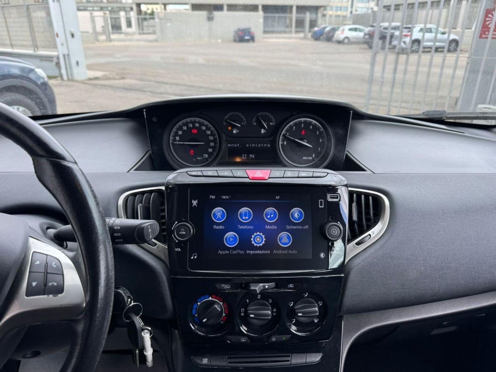 Lancia Ypsilon usata a Lecce (10)