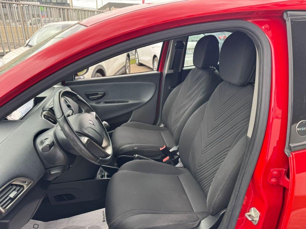 Lancia Ypsilon usata a Lecce (15)