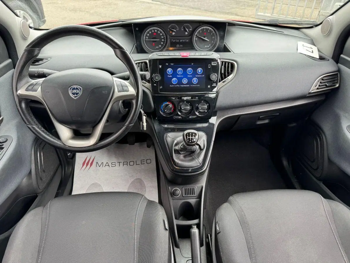 Lancia Ypsilon usata a Lecce (16)