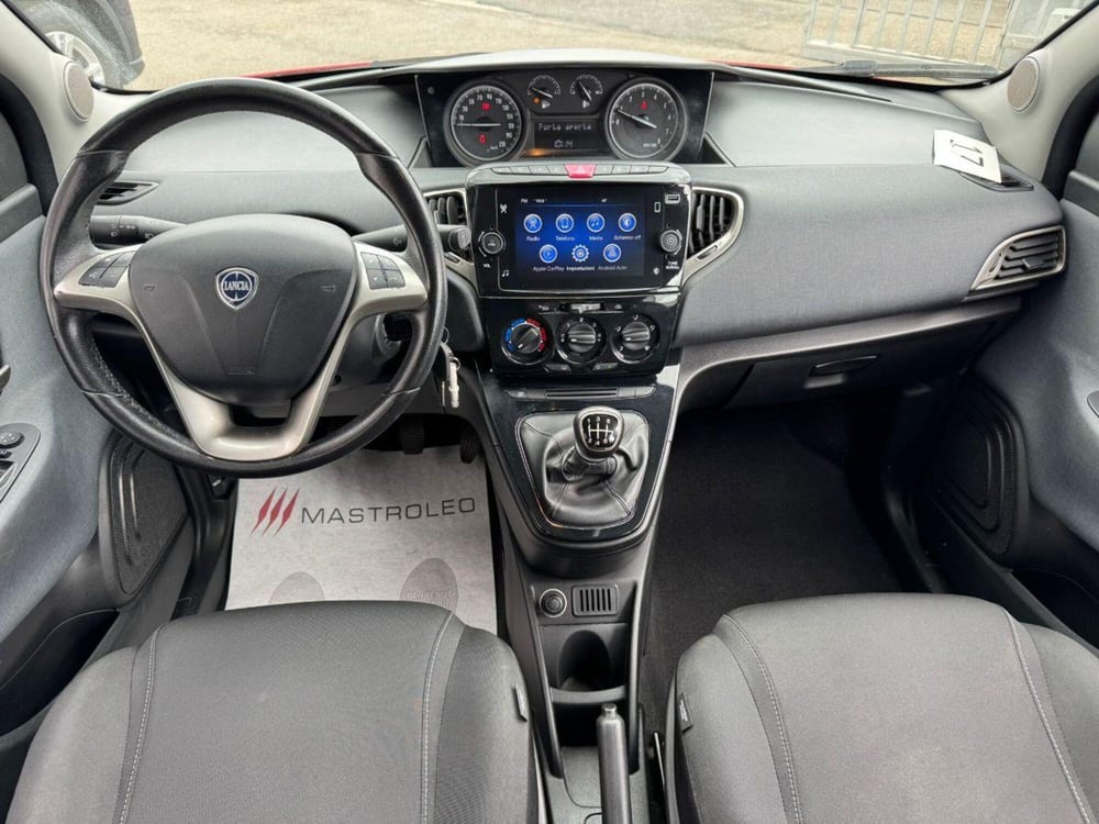 Lancia Ypsilon usata a Lecce (16)