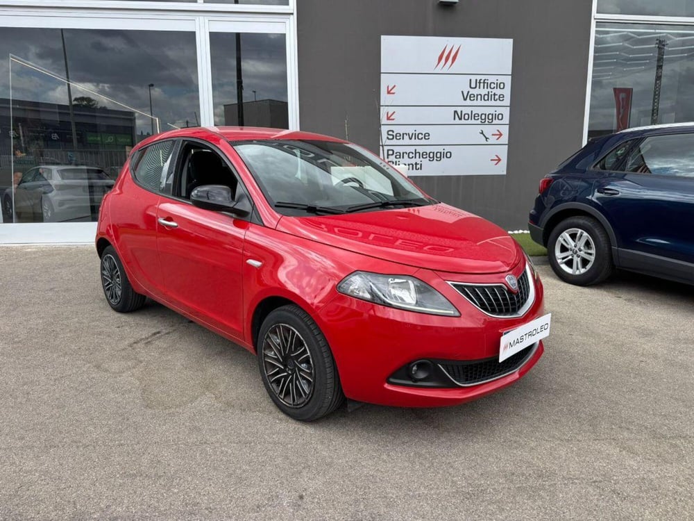 Lancia Ypsilon usata a Lecce (3)