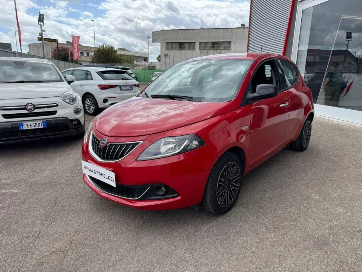 Lancia Ypsilon usata a Lecce (4)