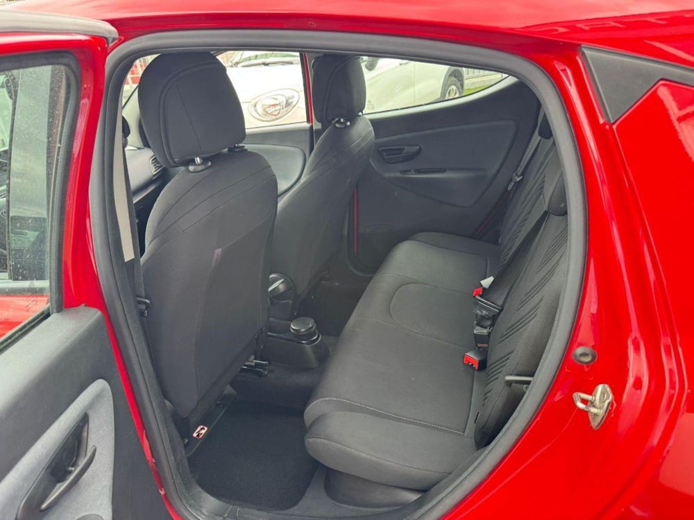 Lancia Ypsilon usata a Lecce (9)