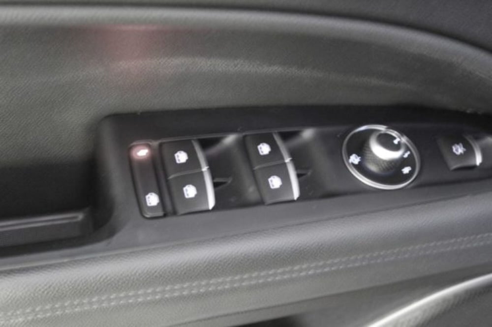 Alfa Romeo Stelvio usata a Novara (13)