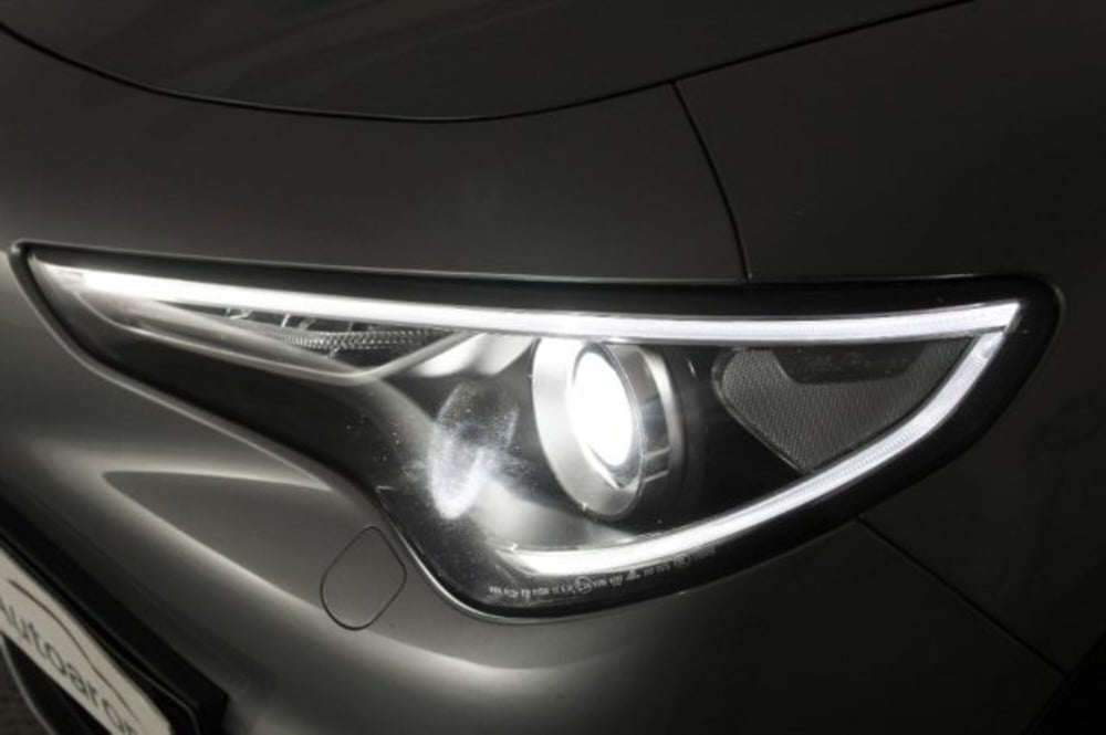 Alfa Romeo Stelvio usata a Novara (15)