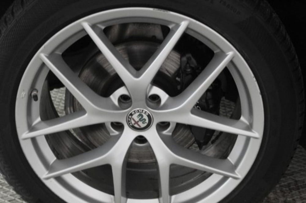 Alfa Romeo Stelvio usata a Novara (16)