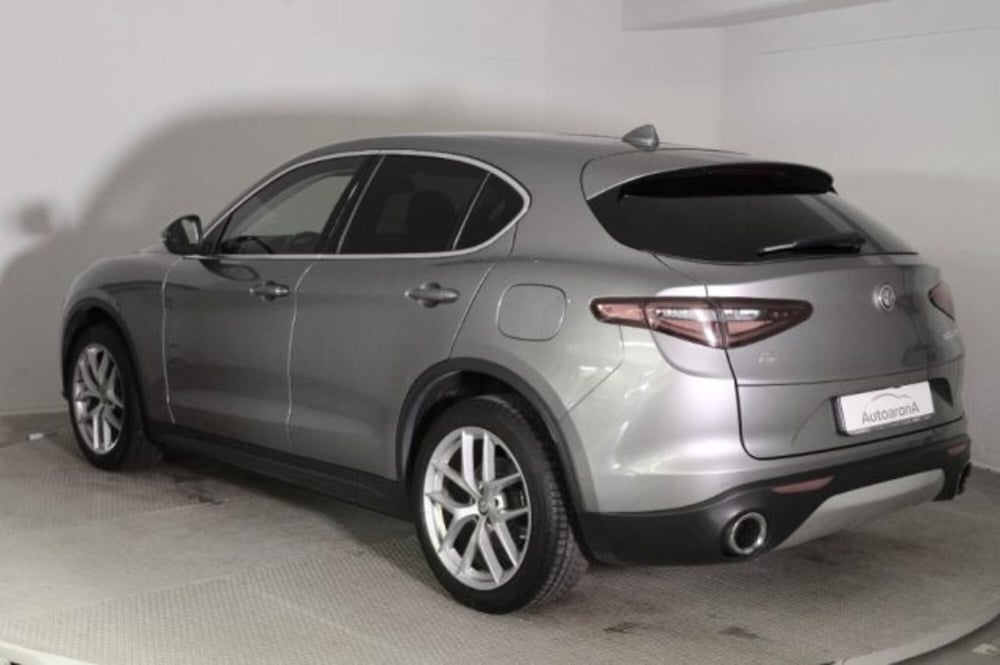 Alfa Romeo Stelvio usata a Novara (4)