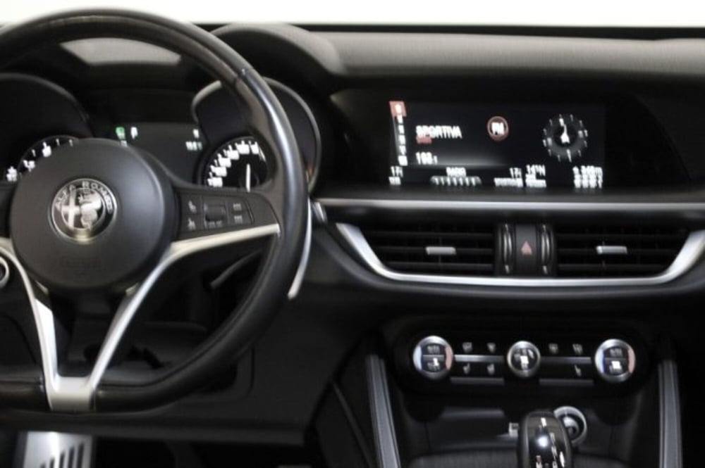 Alfa Romeo Stelvio usata a Novara (6)