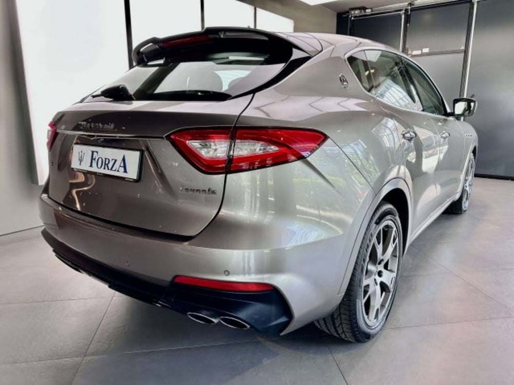 Maserati Levante usata a Torino (6)