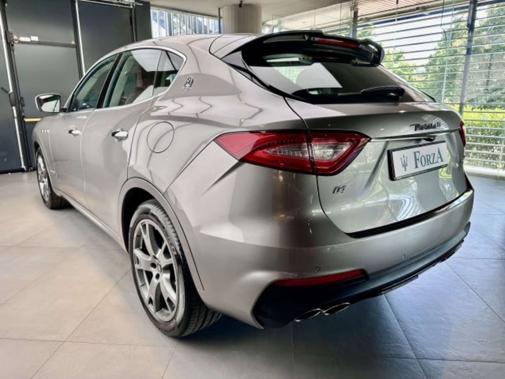 Maserati Levante usata a Torino (8)