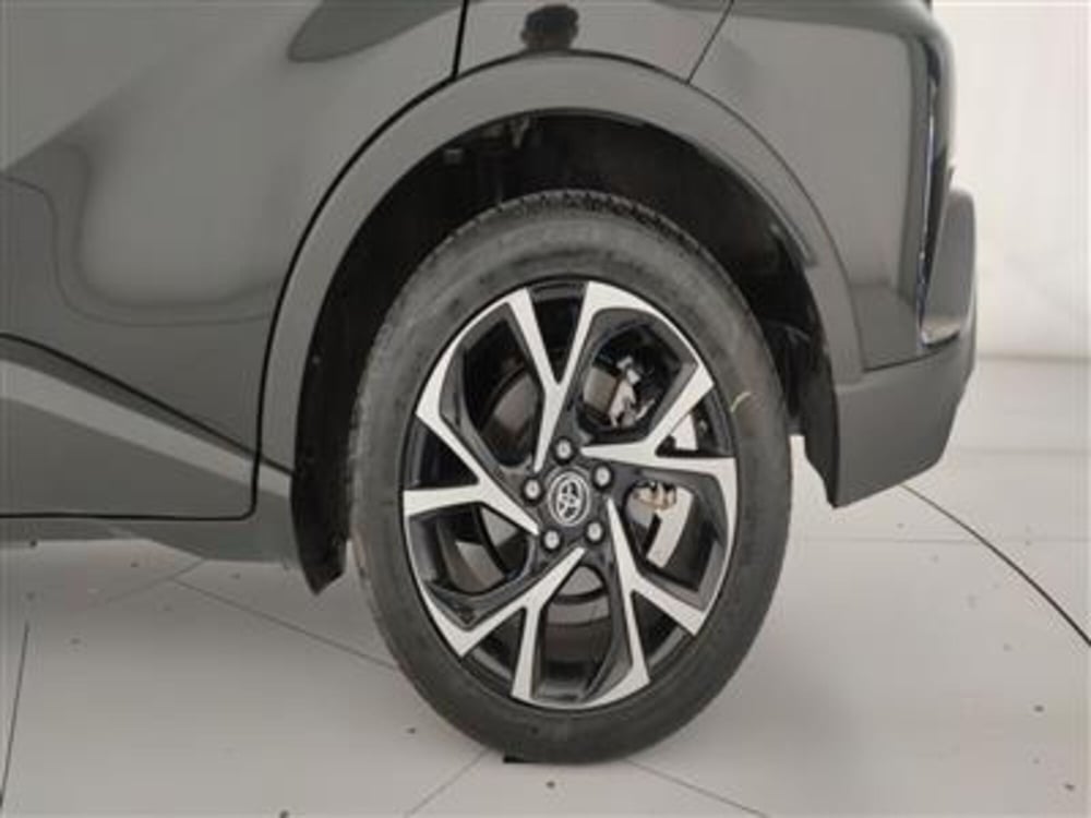 Toyota Toyota C-HR usata a Bari (12)