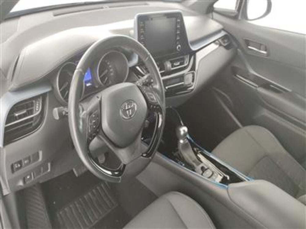Toyota Toyota C-HR usata a Bari (14)