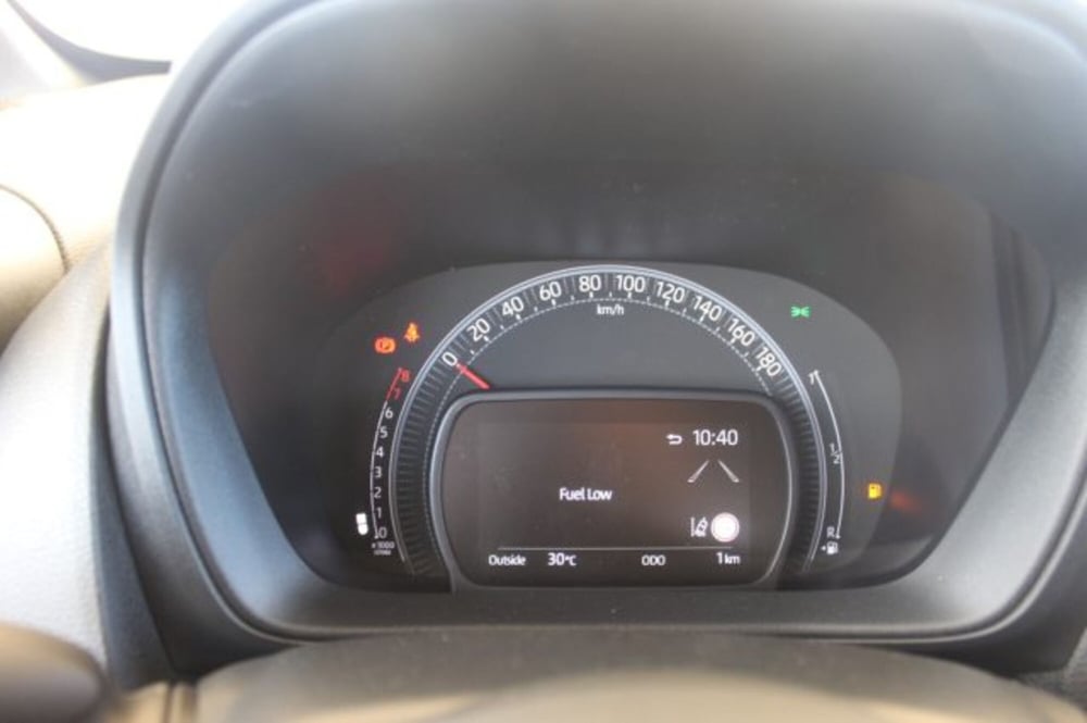 Toyota Aygo X nuova a Roma (13)