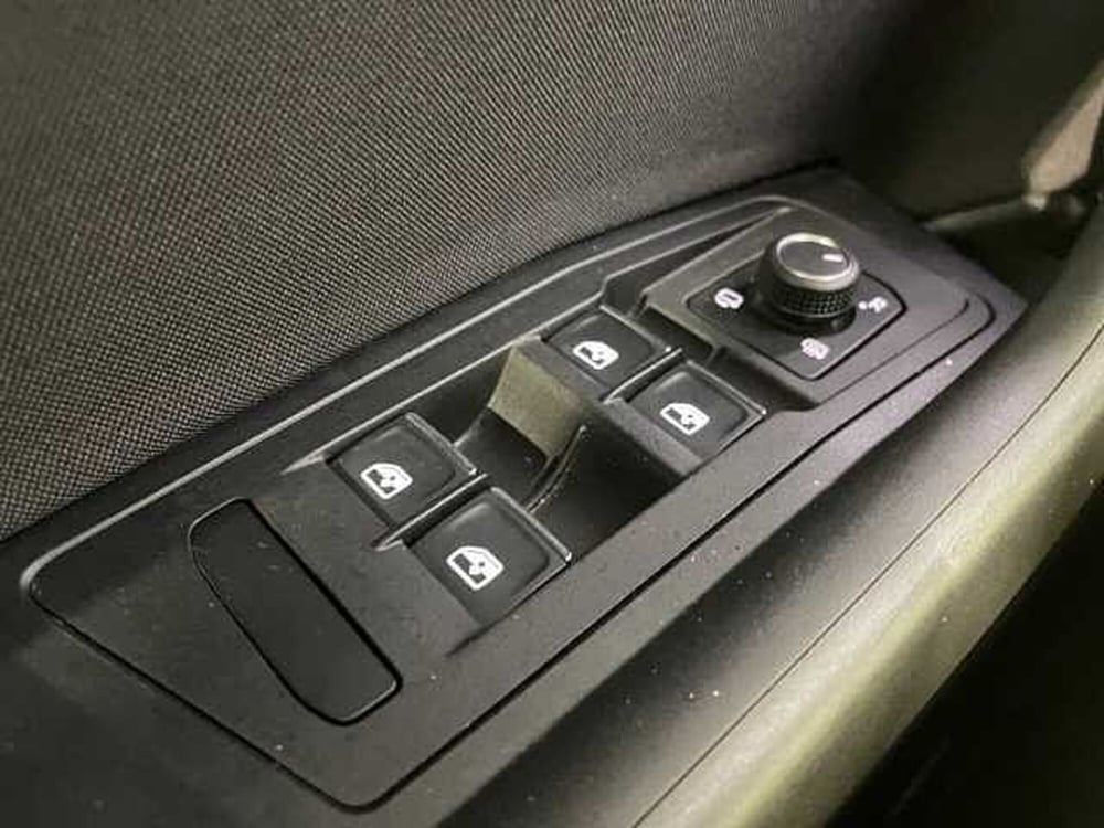 Volkswagen T-Roc Cabrio usata a Ravenna (19)