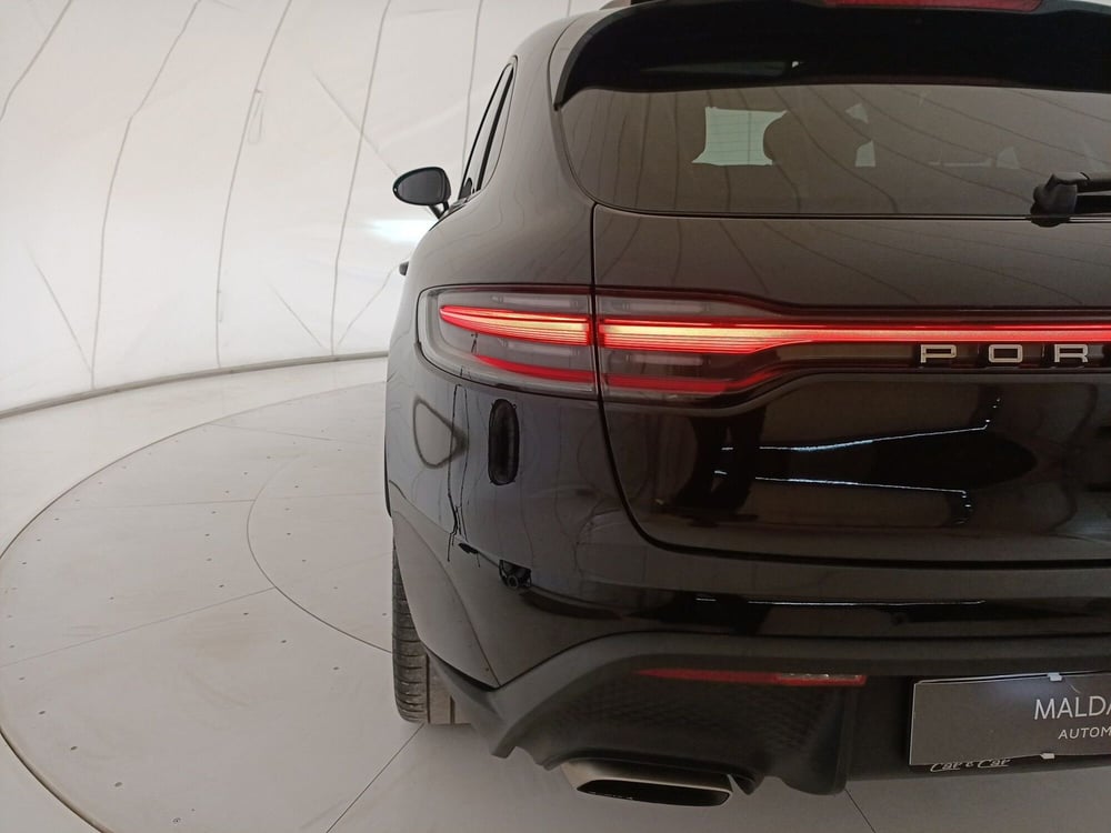 Porsche Macan usata a Bari (12)