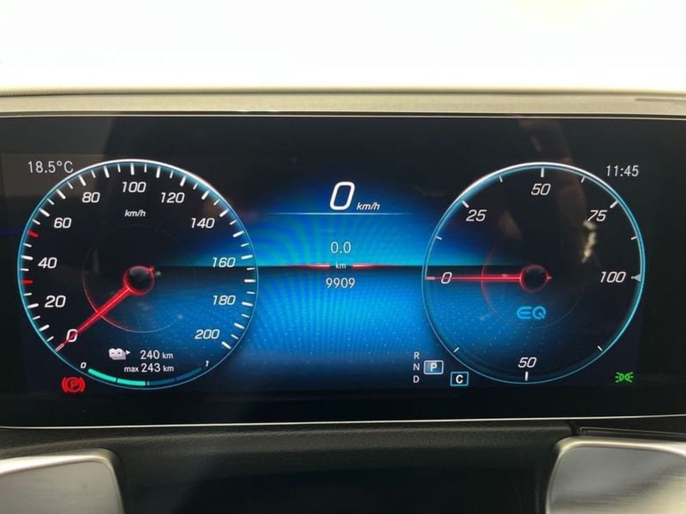 Mercedes-Benz EQB usata a Napoli (13)