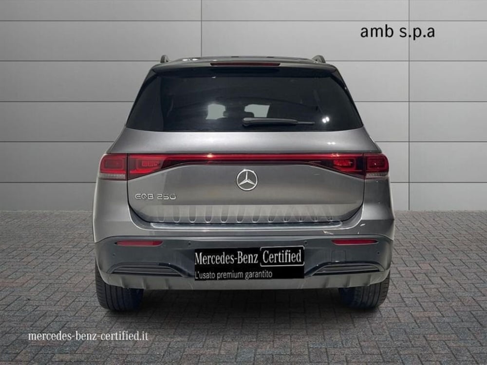 Mercedes-Benz EQB usata a Napoli (4)