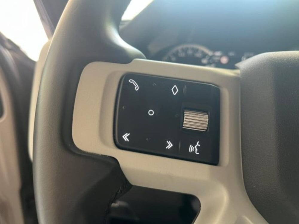 Land Rover Defender usata a Trapani (13)