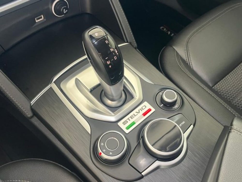 Alfa Romeo Stelvio usata a Trapani (16)