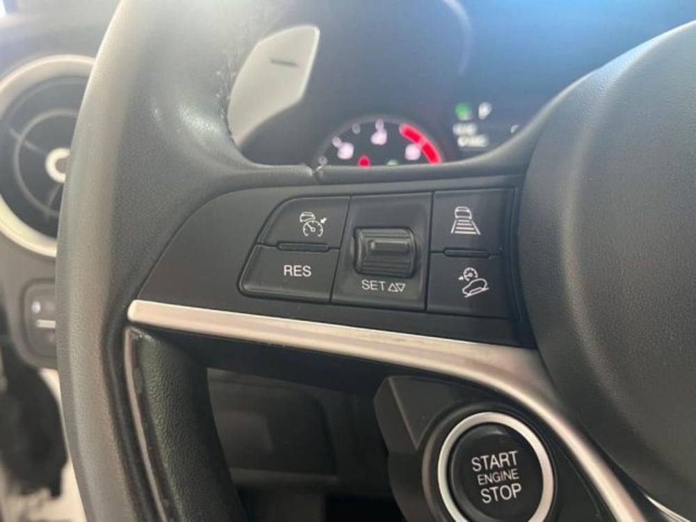 Alfa Romeo Stelvio usata a Trapani (20)