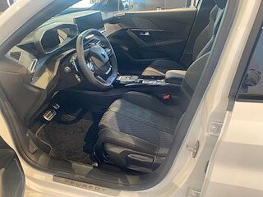 Peugeot 208 nuova a Cagliari (7)