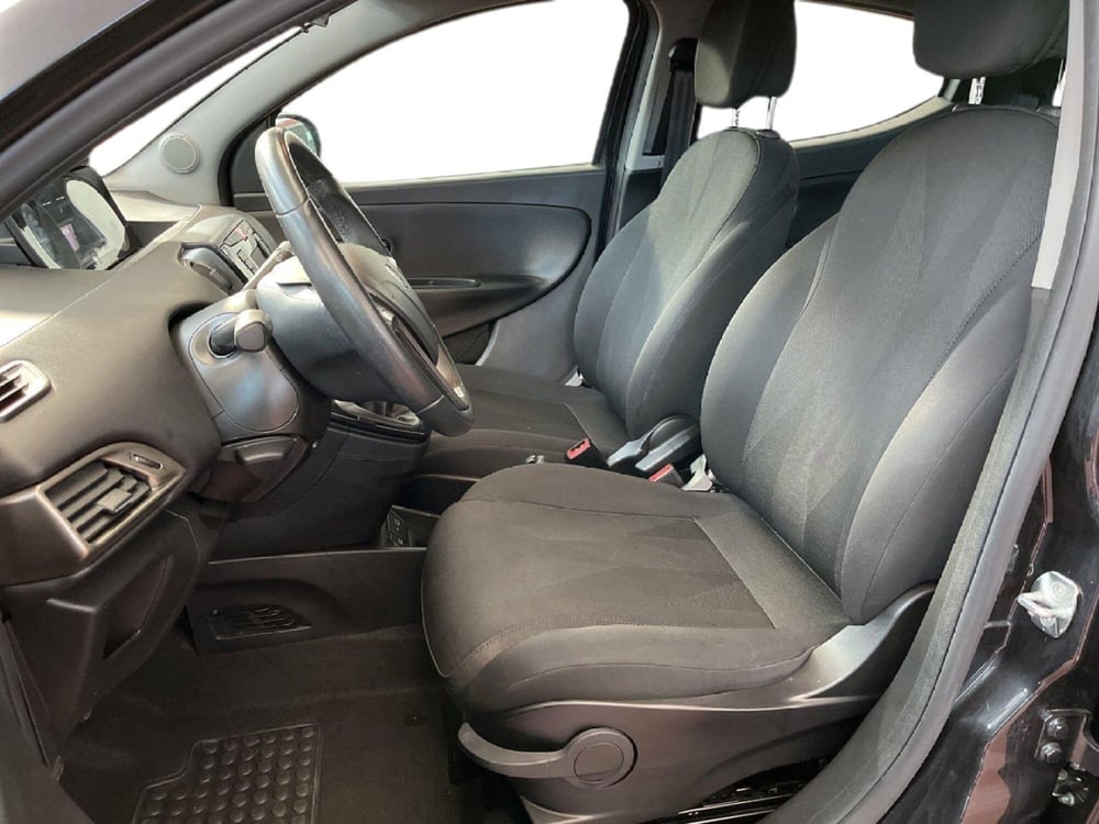 Lancia Ypsilon usata a Torino (10)