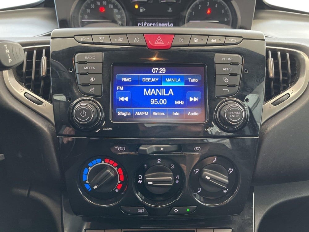 Lancia Ypsilon usata a Torino (13)