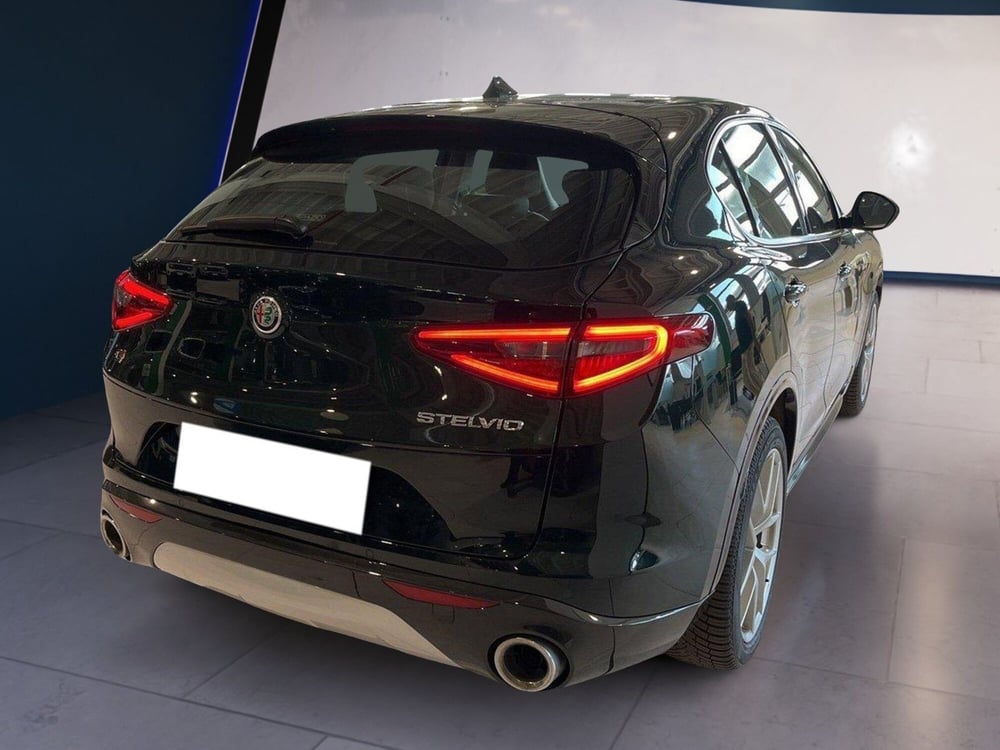 Alfa Romeo Stelvio usata a Torino (4)