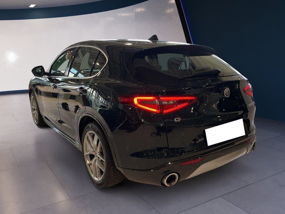 Alfa Romeo Stelvio usata a Torino (5)