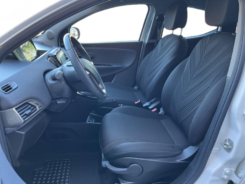 Lancia Ypsilon usata a Torino (10)