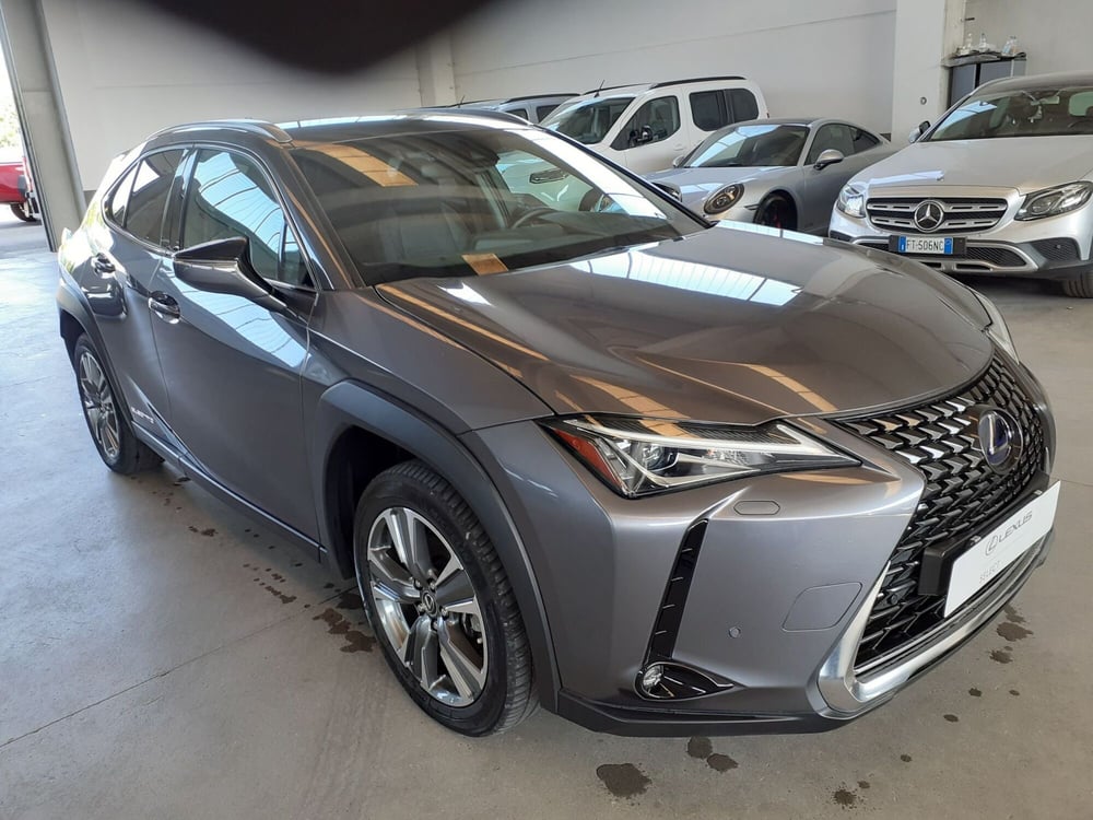 Lexus UX usata a Cremona (3)