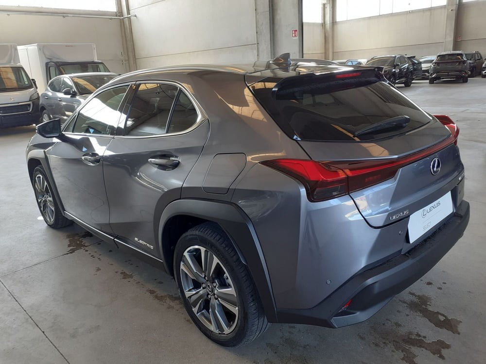 Lexus UX usata a Cremona (9)