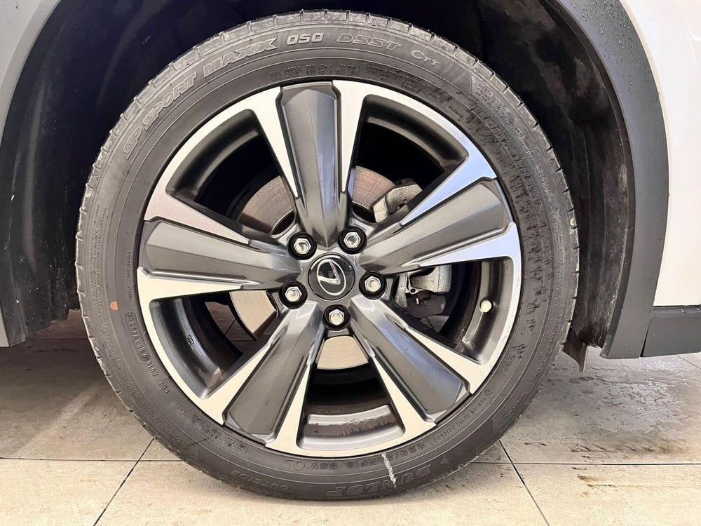 Lexus UX usata a Cremona (8)