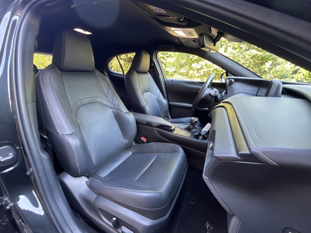 Lexus UX usata a Bologna (11)