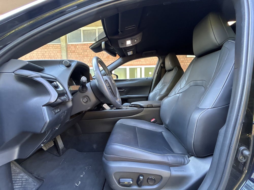 Lexus UX usata a Bologna (8)