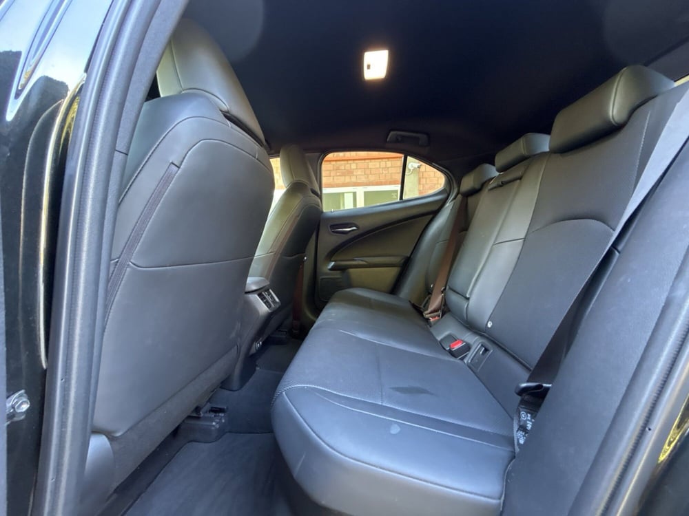 Lexus UX usata a Bologna (9)