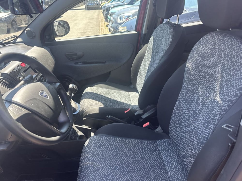 Lancia Ypsilon usata a Milano (11)